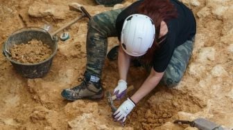 Arkeolog Temukan Batu Romawi Kuno Berukir Alat Kelamin Lelaki