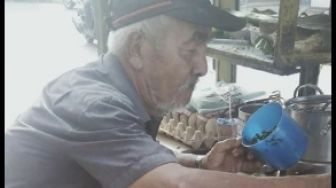 Kisah Pilu Kakek Stroke Penjual Martabak, Sudah Tak Sanggup Berjalan Jauh