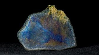 Cantik tapi Misterius, Terungkap Penyebab Meteorit Ini Berwarna Pelangi