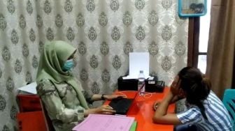 Marah saat Dinasehati, Anak Siram Air Panas ke Ibu Kandungnya