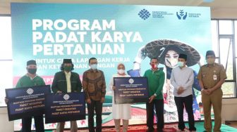 Kemnaker Beri Bantuan Program Padat Karya pada 25 Kelompok Tani