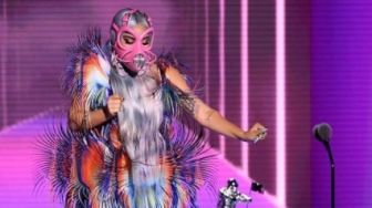 4 Koleksi Masker Luar Biasa Lady Gaga dalam MTV VMA 2020