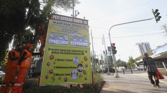 Simbol Peringatan Covid-19 di Simpang Lima Senen