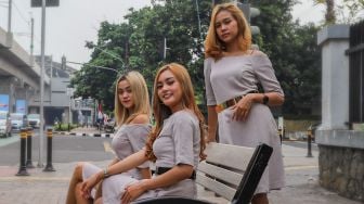 Grup Dangdut Trio Macan berpose untuk difoto saat berkunjung ke kantor suara.com di Jakarta Selatan, Rabu (2/9). [Suara.com/Alfian Winanto]