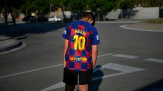 Fans Cilik Barcelona Kecewa Messi Tak Datang ke Pusat Latihan