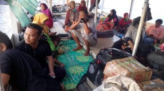 Terombang-ambing di Laut, Puluhan Penumpang Kapal Kayu Diselamatkan Tim SAR