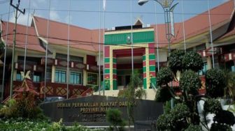 Sempat Ditunda, Dua Pimpinan DPRD Riau Dilantik Besok