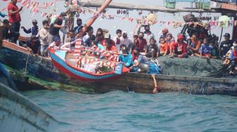 Waduh! Ditengah Pandemi COVID-19, Warga Batang Nekat Gelar Sedekah Laut