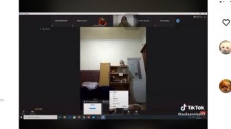 Siswi Panik Ketahuan Rebahan saat Kelas Online, Respons Guru jadi Sorotan