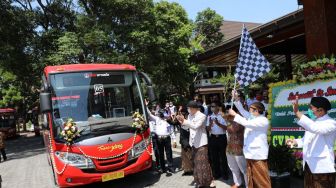 Prioritaskan Pelajar dan Buruh, Ganjar Pranowo Launching Bus Trans Jateng