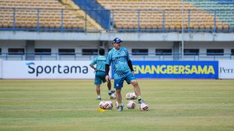 Madura United Vs Persib, Robert Rene Alberts Fokus Pulihkan Kondisi Fisik Pemain