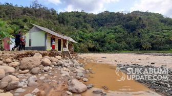 Banjir Bandang, 2 Rumah dan Satu Mushola di Cisolok Hanyut