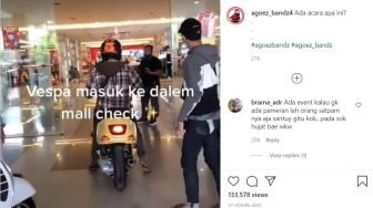 Potret Vespa Masuk Mall Bikin Geger, Aneh-aneh Aja Kelakuannya