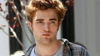 Setelah Dwayne Johnson 'The Rock', Robert Pattinson Positif Virus Corona