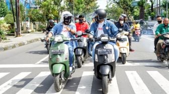 Naik Vespa, Bobby Nasution-Aulia Rahman Daftar ke KPU Medan