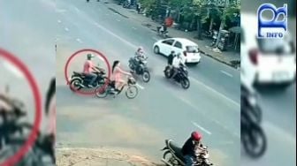 Detik-detik Begal Payudara Pesepeda Wanita Diamuk Massa, Videonya Viral