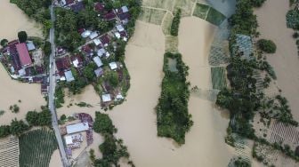 Foto udara banjir merendam Nagari Taram, Kecamatan Harau, Kabupaten Limapuluhkota di Sumatera Barat, Sabtu (5/9/2020).  [ANTARA FOTO]