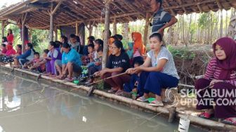 Epic! Gaya Mancing Mania Emak-emak di Warungkiara Sukabumi