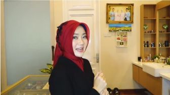 Biar Nggak Bosan, Intip 10 Tutorial Hijab Segi Empat ala Istri Ridwan Kamil