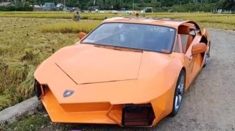 Bak Sultan, Petani Aceh ke Sawah Pakai Lamborghini