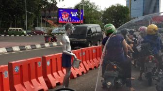 Awas, Jadi Manusia Silver di Palembang Terancam Dipenjara!