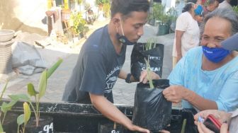 Peduli Kesehatan Masyarakat, PMM UMM Kelompok 94 Bagikan TOGA Pada Warga