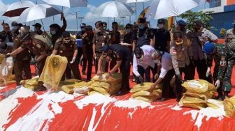 Belajar Dari Lebanon, 532,9 Ton Amonium Nitrat di Karimun Dimusnahkan