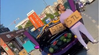 Begini Jadinya Bagasi Lamborghini Dijadikan Tempat Jualan Semangka
