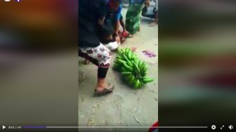 Video Viral! Wanita Diduga 'Pelakor' di Keroyok Warga Sampang Madura