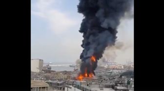 Satu Bulan Usai Ledakan Besar, Pelabuhan Beirut Kembali Terbakar