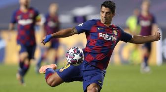 Saat Luis Suarez Menangis usai Pamitan dengan Rekan-rekannya di Barcelona