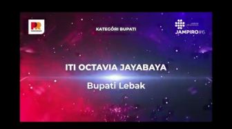 Bupati Iti Dinobatkan sebagai Pemimpin Paling Populer di Media Sosial!