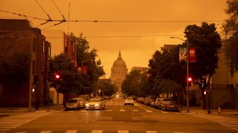 Pemandangan kabut asap berwana oranye menyelimuti San Fransisco, California, Amerika Serikat, Rabu (9/9). [Foto/Anadolu Agency]