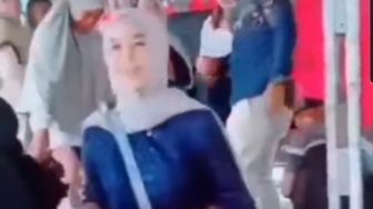 Duuh! Istri Cantik Berhijab Rampas Uang Suami Saat Mau Nyawer Biduan