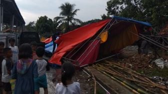 Hujan Badai, Puting Beliung Porak Porandakan Rumah di Jayanti Tangerang