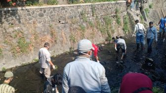 Kena Razia Tanpa Masker, 43 Warga di Solo Jalani Hukuman Bersihkan Sungai