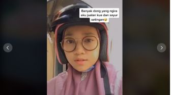 Viral! Bantu Ibunya Dagang Sayur, Gadis ini Disebut Hanya Settingan