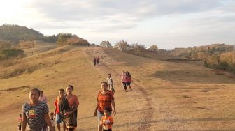 Menangkap Keindahan Bukit Cinta dan Bukit Teletubbies di Labuan Bajo