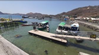 Dampak Pandemi Covid-19, Perahu Wisata di Labuan Bajo Tenggelam