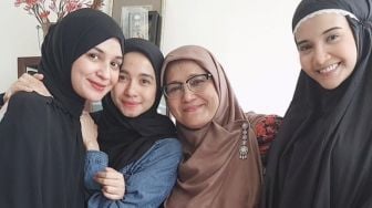 Fenny Bauty Ingin Punya 12 Cucu dari Shireen dan Zaskia Sungkar