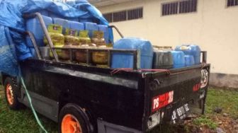 Muat Tabung Gas Bersubsidi, Polsek Kalukku Amankan Dua Unit Mobil Pick – Up
