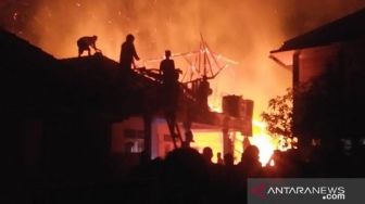 Bantu Padamkan Kebakaran Ponpes, Dua Orang Tewas Kesetrum Listrik di Kolam