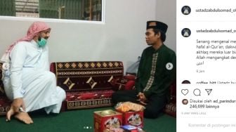 Cabut Sendiri Patahan Pisau,Syekh Ali Jaber: Separuh Masuk ke Dalam