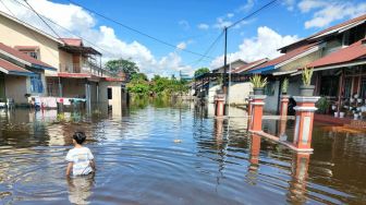 Gegara Terjangan Banjir, Kapuas Hulu Kini Defisit 3.000 Ton Beras