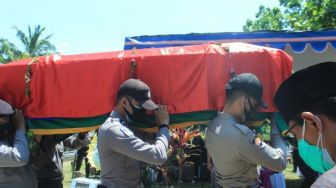 Jenazah Penyidik KPK Sempat Terpapar Covid-19 Dimakamkan di Kampung Halaman