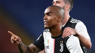 Rentan Cedera, Juventus Siap Lego Douglas Costa