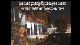 Video Anak Pejabat Pamer Mobil Dinas, Warganet: Balikin ke Rakyat