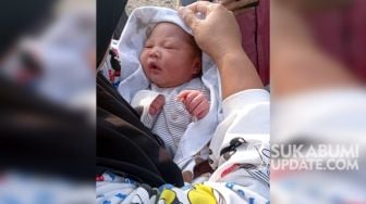 Ya Allah! Bayi Cantik Dibuang ke Tumpukan Sampah, Ini Ciri-Cirinya