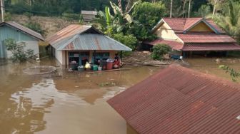 Banjir Kembali Rendam Melawi, Sekolah Jadi Tempat Mengungsi