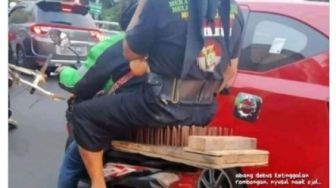 Viral Foto Ahli Debus saat Naik Ojol, Bikin Ngilu!